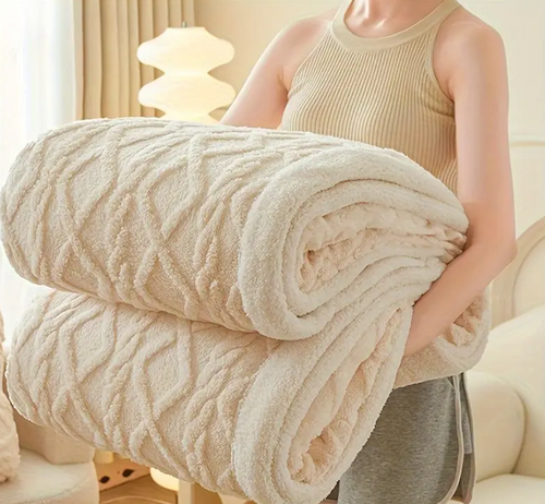 All-Season Thick Coral Fleece Throw Blanket – Soft, Cozy Geometric Pattern, Lightweight & Durable