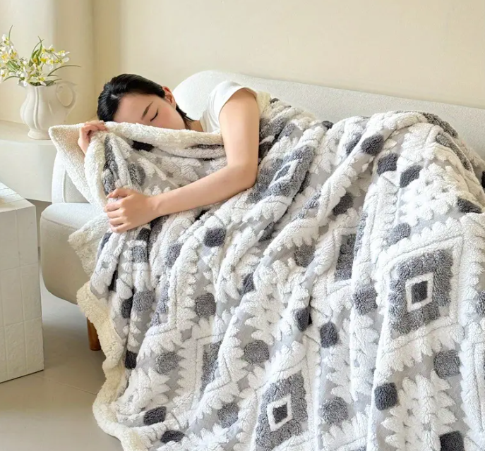 1pc Hollow Double-Layer Blanket – Thick Design, Fashionable Jacquard Craft, Faux Sheep Fur, Warm & Cold-Proof, Ideal for Summer Naps, Office, Sofa or Bed, Outdoor Camping, Holiday Gift