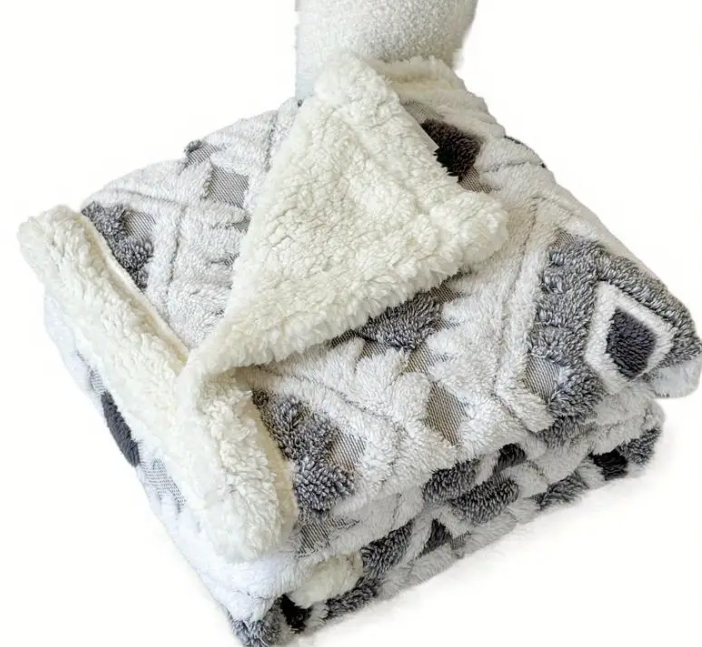 1pc Hollow Double-Layer Blanket – Thick Design, Fashionable Jacquard Craft, Faux Sheep Fur, Warm & Cold-Proof, Ideal for Summer Naps, Office, Sofa or Bed, Outdoor Camping, Holiday Gift