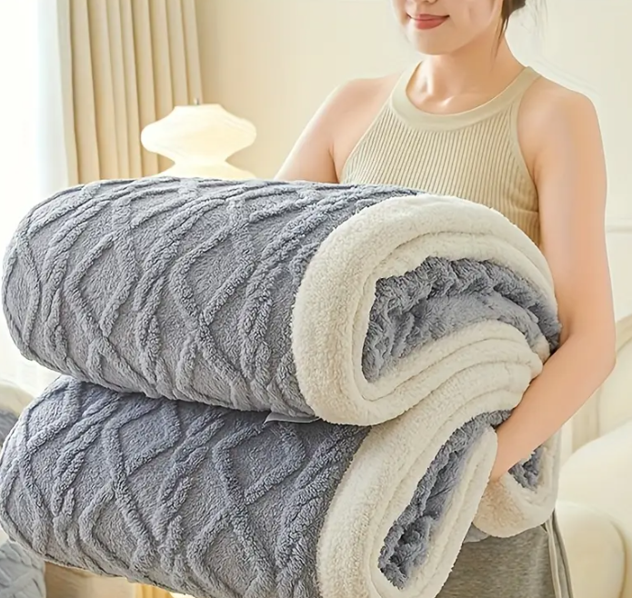All-Season Thick Coral Fleece Throw Blanket – Soft, Cozy Geometric Pattern, Lightweight & Durable