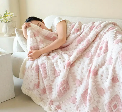 1pc Hollow Double-Layer Blanket – Thick Design, Fashionable Jacquard Craft, Faux Sheep Fur, Warm & Cold-Proof, Ideal for Summer Naps, Office, Sofa or Bed, Outdoor Camping, Holiday Gift